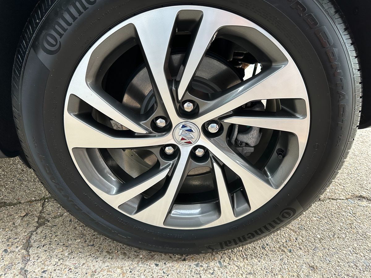 2023 Buick Envision Essence photo 31