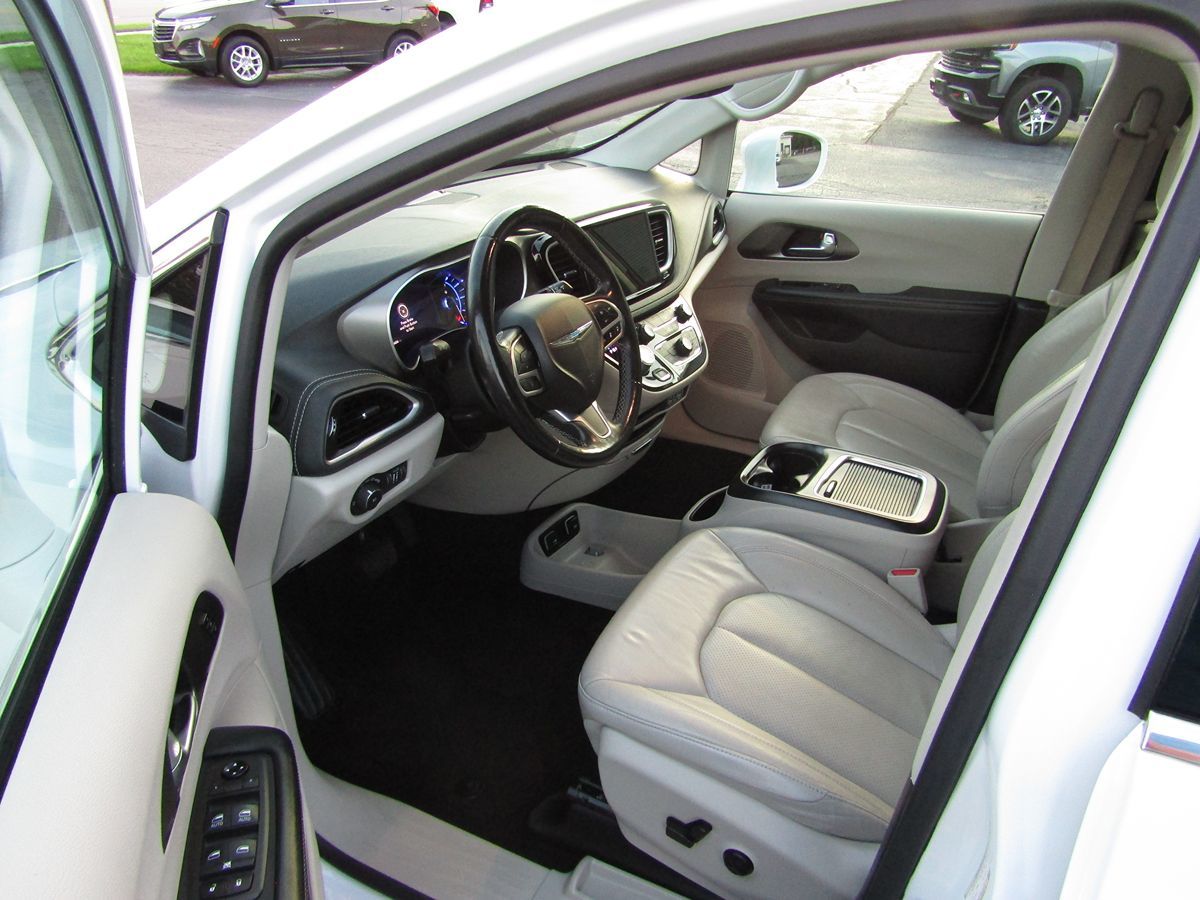 2021 Chrysler Pacifica Hybrid Touring L photo 4