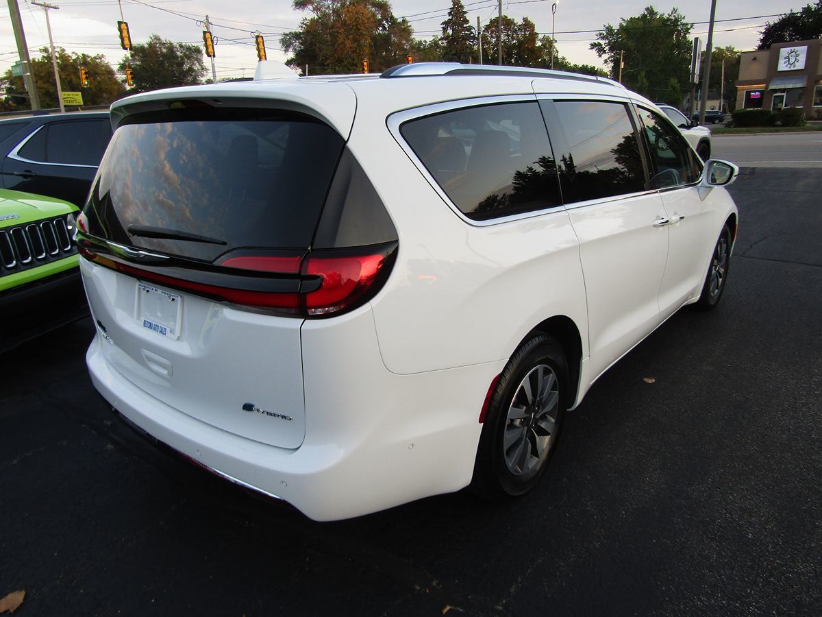 2021 Chrysler Pacifica Hybrid Touring L photo 3