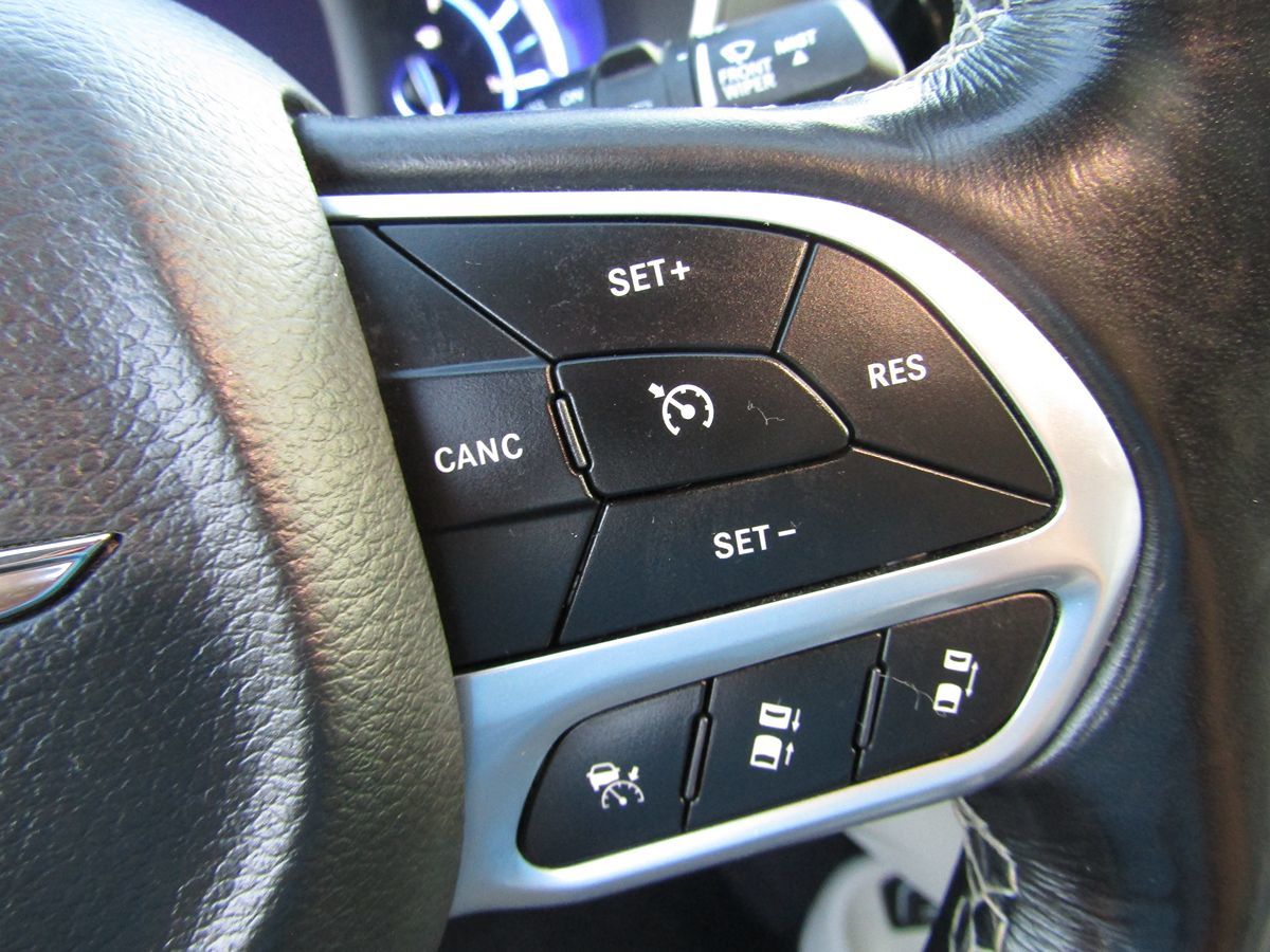 2021 Chrysler Pacifica Hybrid Touring L photo 8