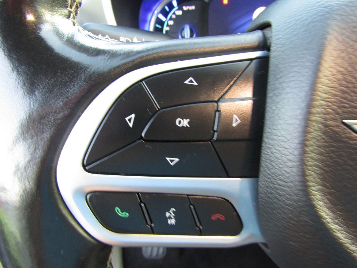 2021 Chrysler Pacifica Hybrid Touring L photo 9