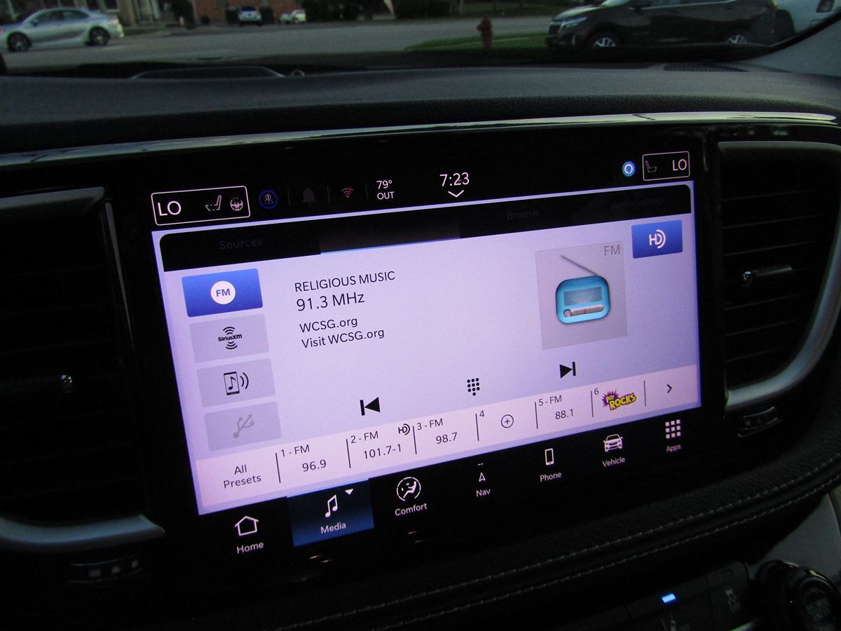 2021 Chrysler Pacifica Hybrid Touring L photo 15