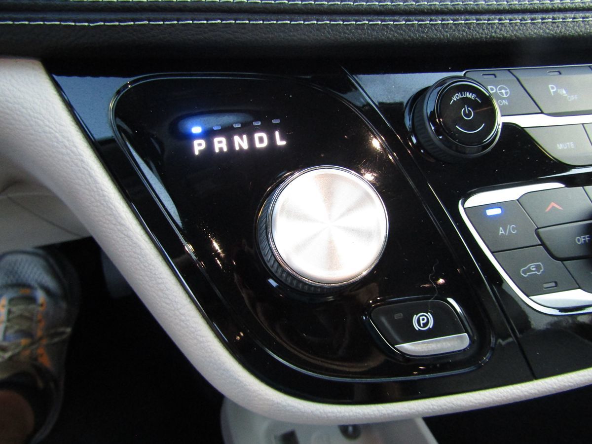 2021 Chrysler Pacifica Hybrid Touring L photo 16