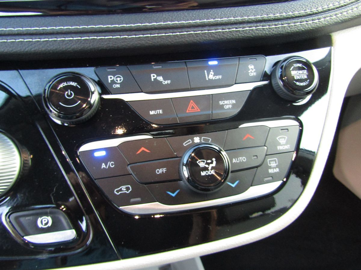 2021 Chrysler Pacifica Hybrid Touring L photo 17