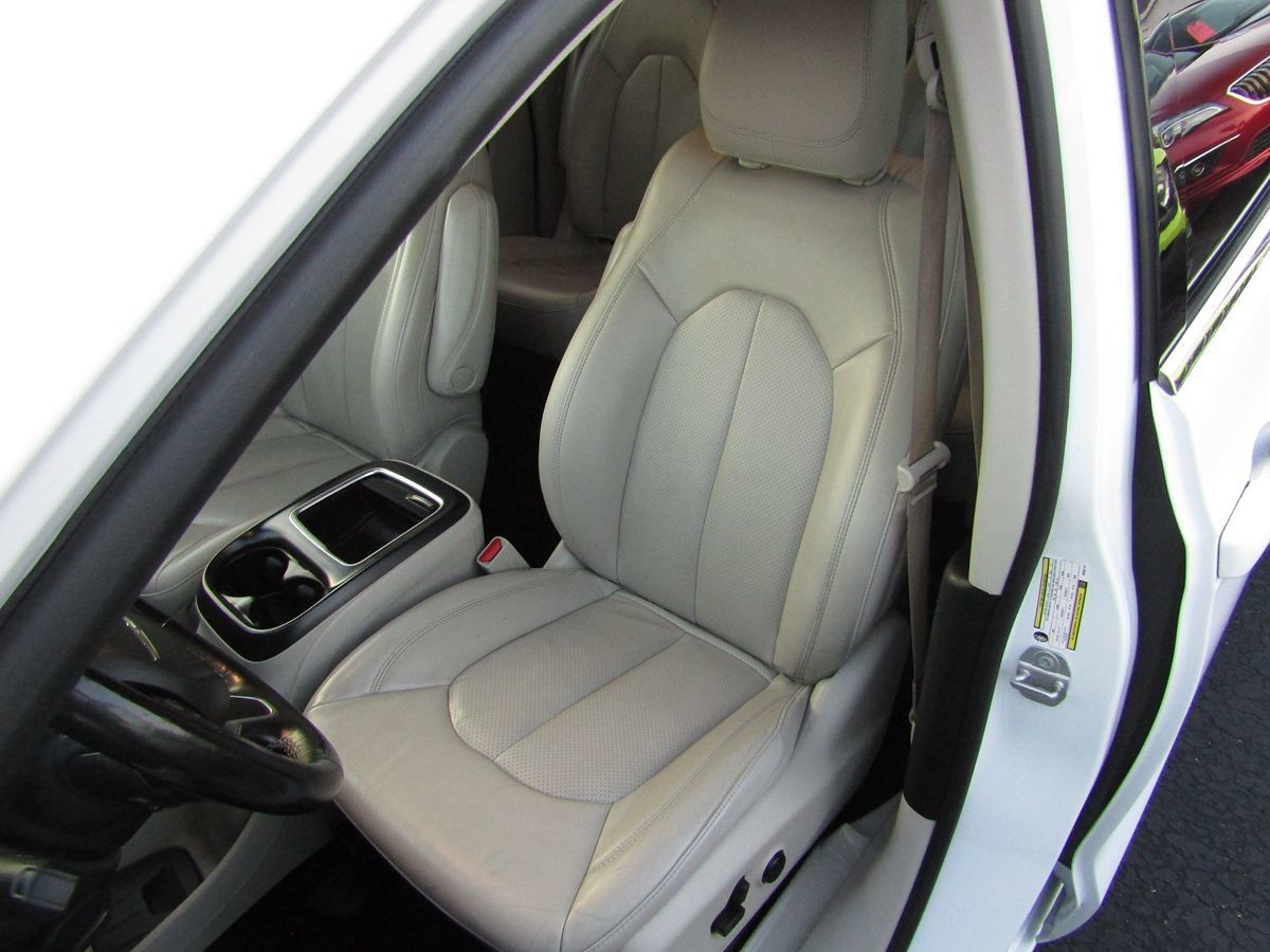 2021 Chrysler Pacifica Hybrid Touring L photo 26