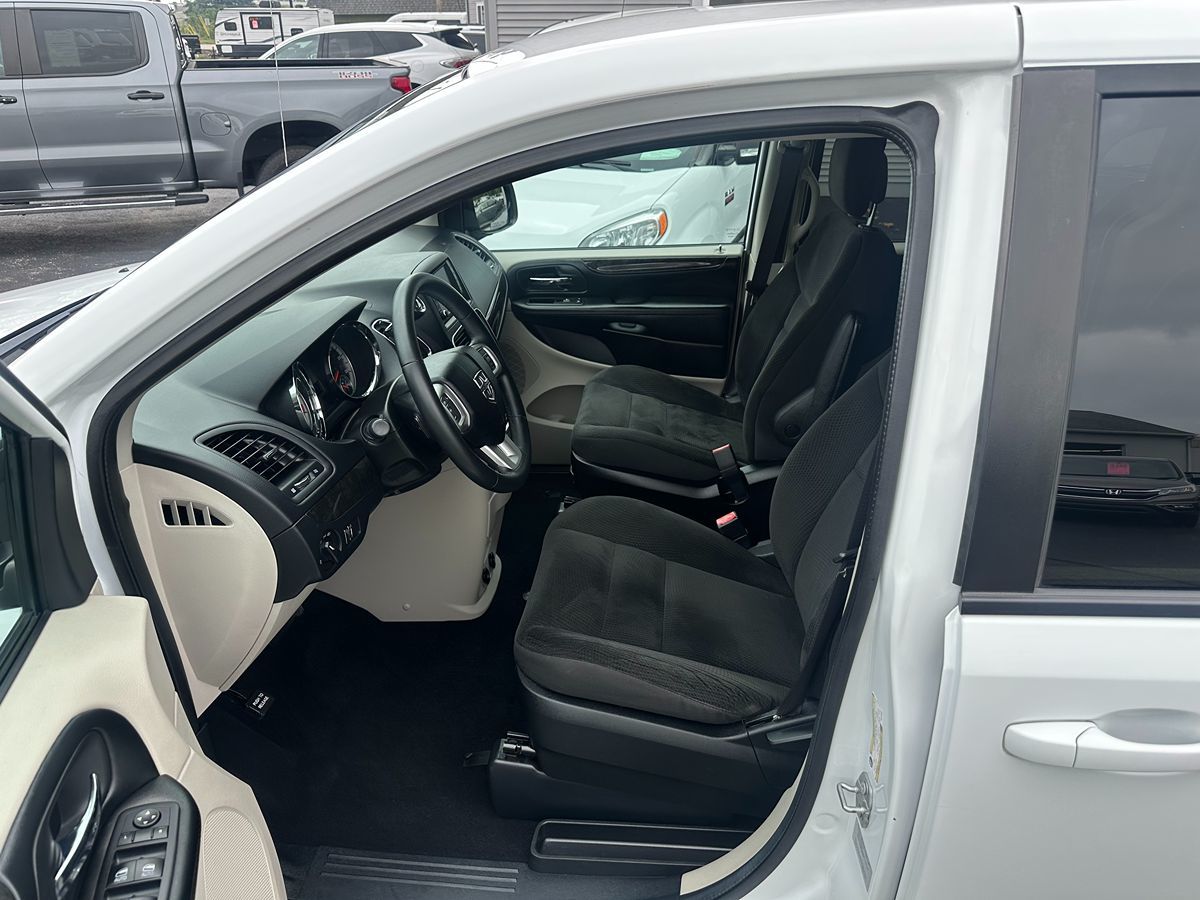 2017 Dodge Grand Caravan SE SXT Express photo 4