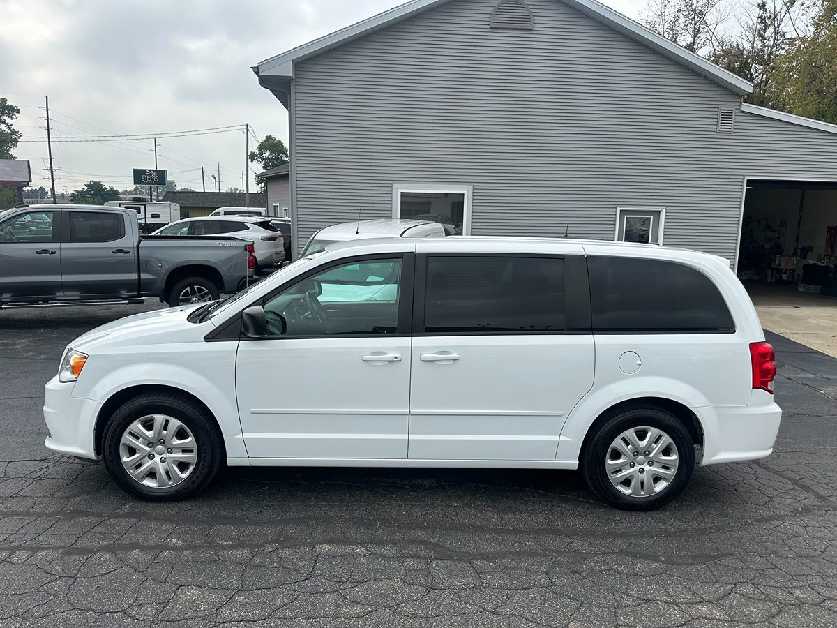 2017 Dodge Grand Caravan SE SXT Express photo 2