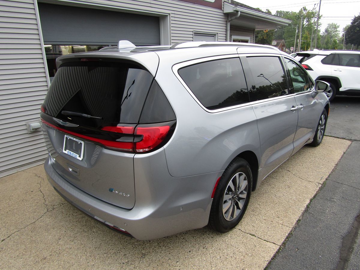 2021 Chrysler Pacifica Hybrid Touring L photo 3