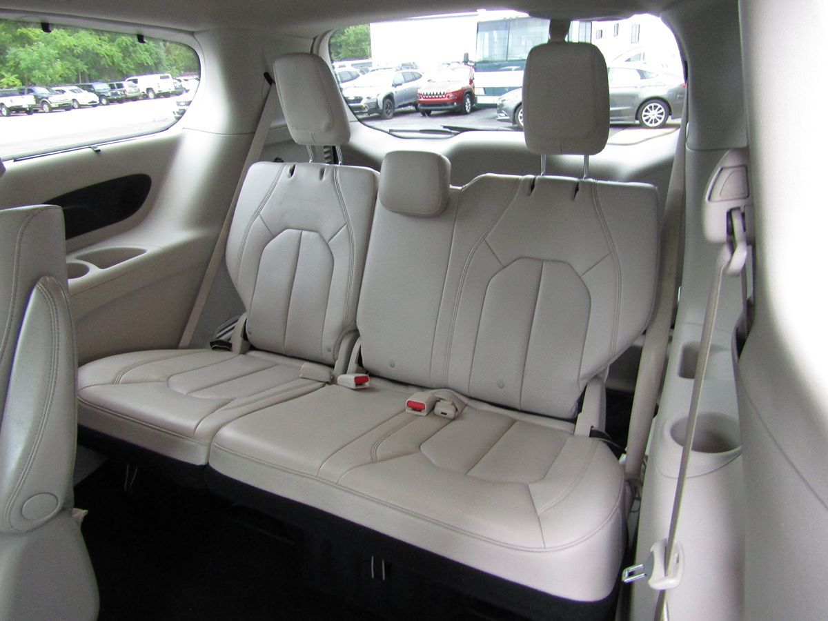 2021 Chrysler Pacifica Hybrid Touring L photo 6