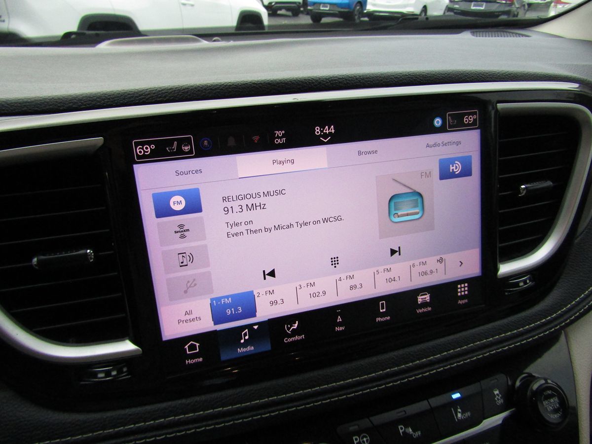 2021 Chrysler Pacifica Hybrid Touring L photo 14
