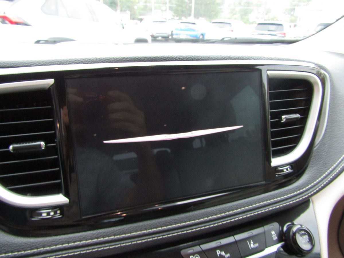 2021 Chrysler Pacifica Hybrid Touring L photo 16