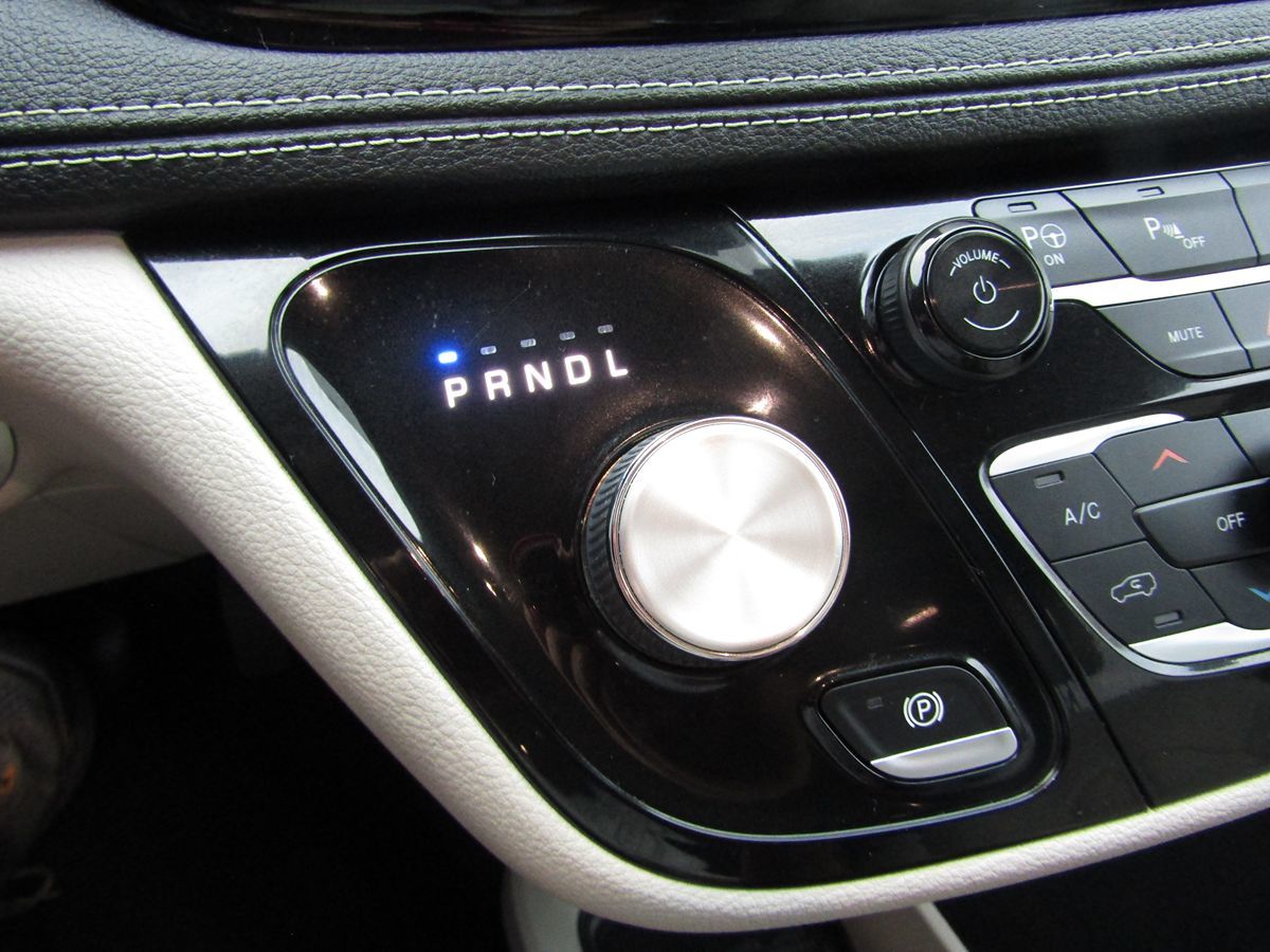 2021 Chrysler Pacifica Hybrid Touring L photo 17
