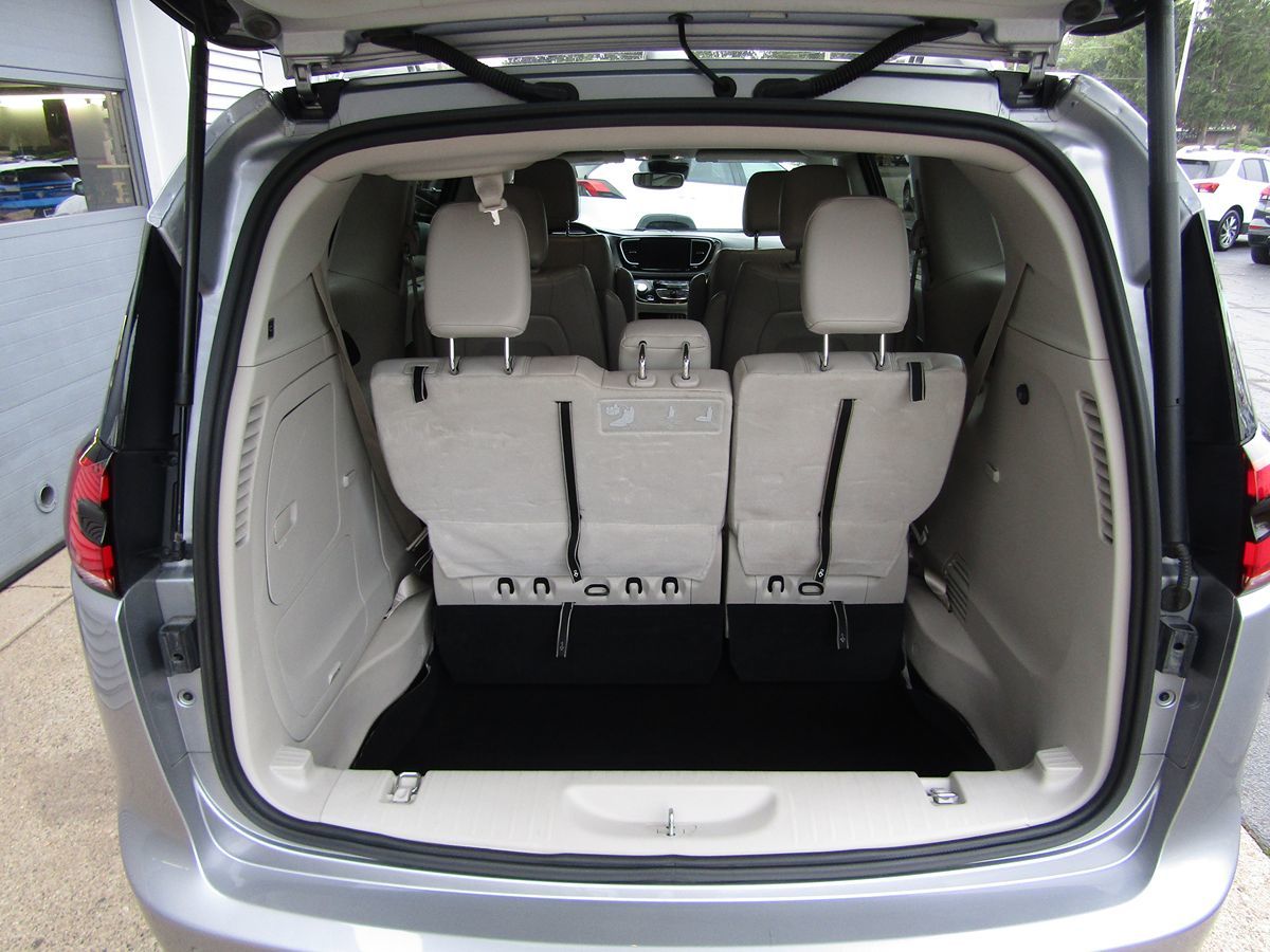 2021 Chrysler Pacifica Hybrid Touring L photo 28