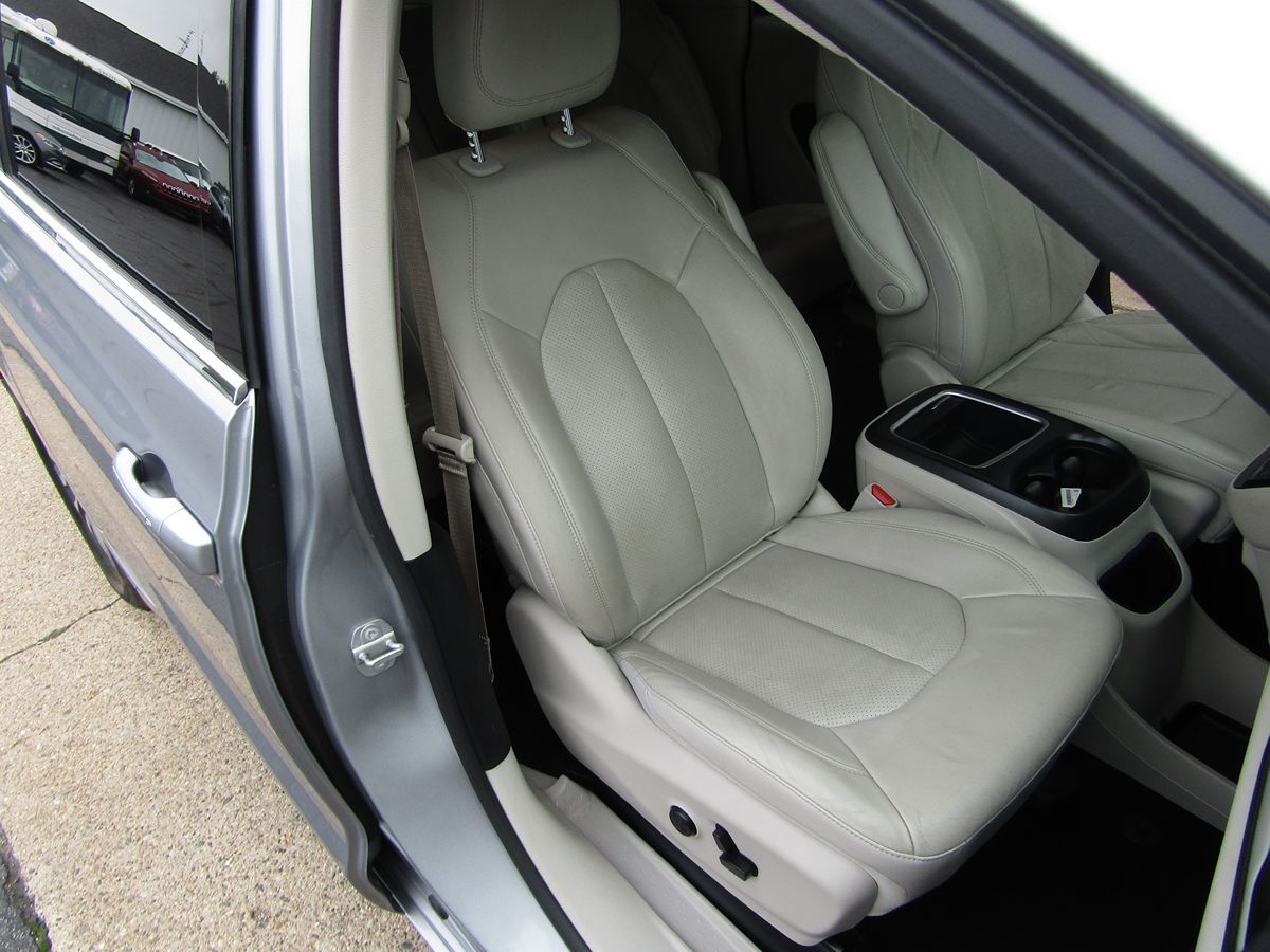 2021 Chrysler Pacifica Hybrid Touring L photo 31