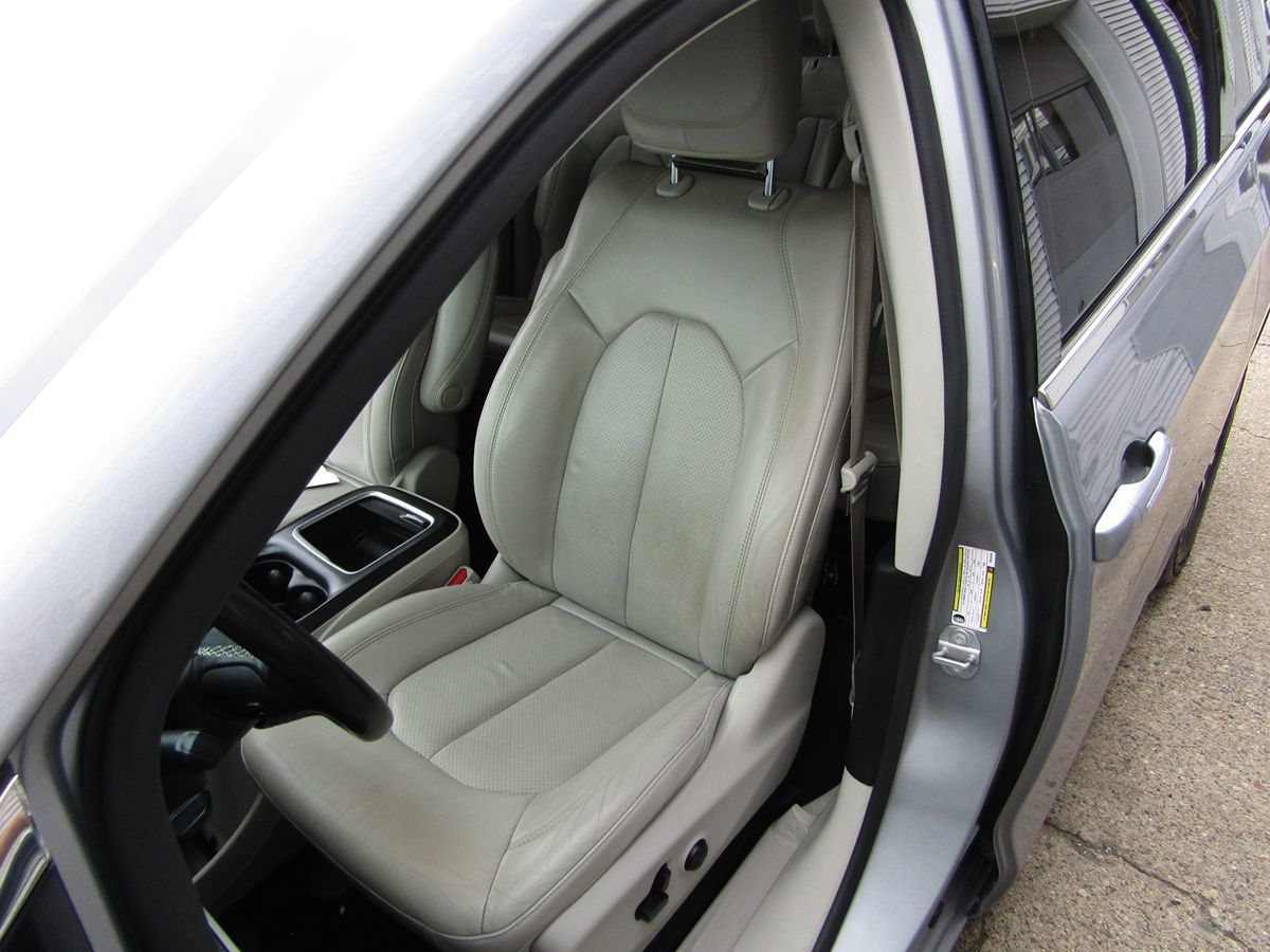 2021 Chrysler Pacifica Hybrid Touring L photo 30