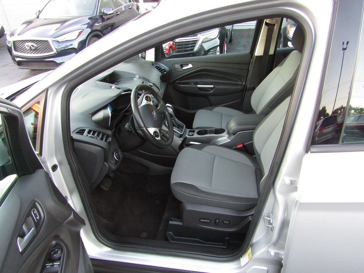 2017 Ford C-Max Hybrid SE photo 4