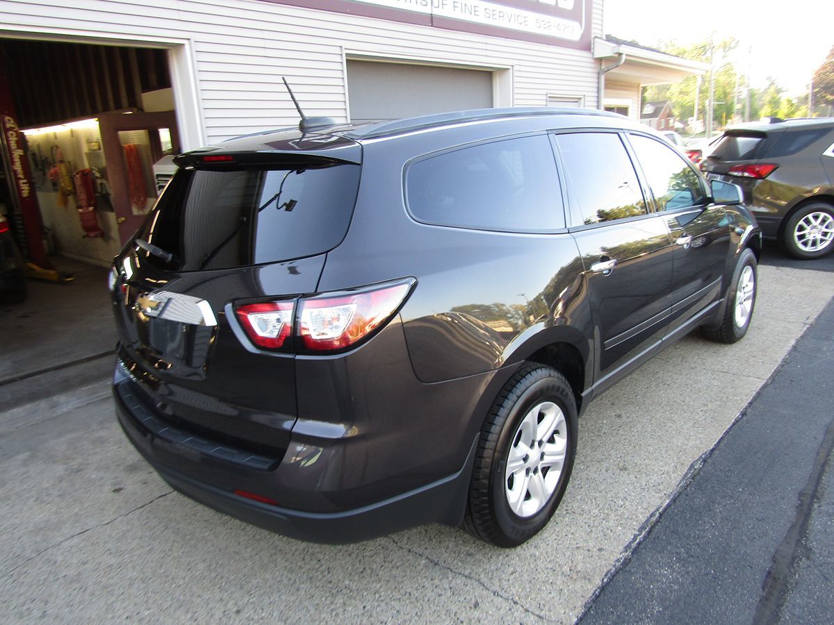 2017 Chevrolet Traverse LS photo 2