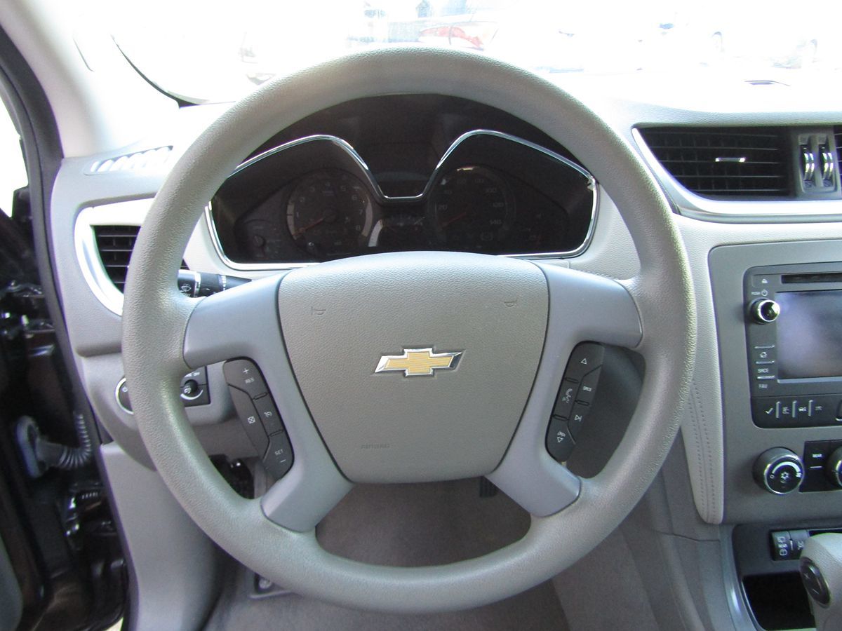 2017 Chevrolet Traverse LS photo 7