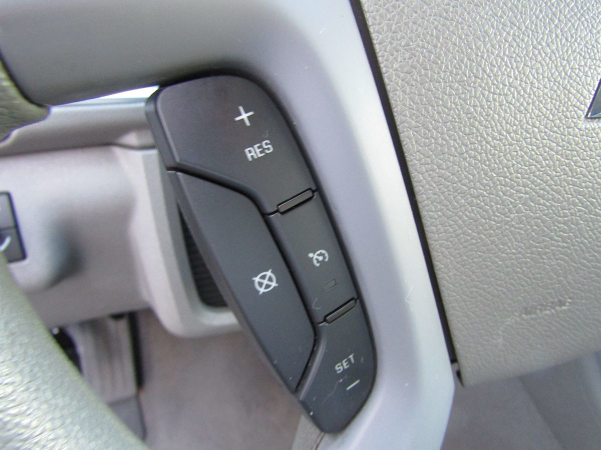 2017 Chevrolet Traverse LS photo 9