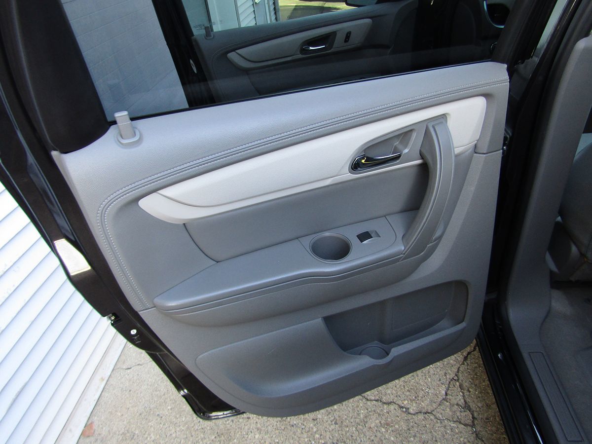 2017 Chevrolet Traverse LS photo 26