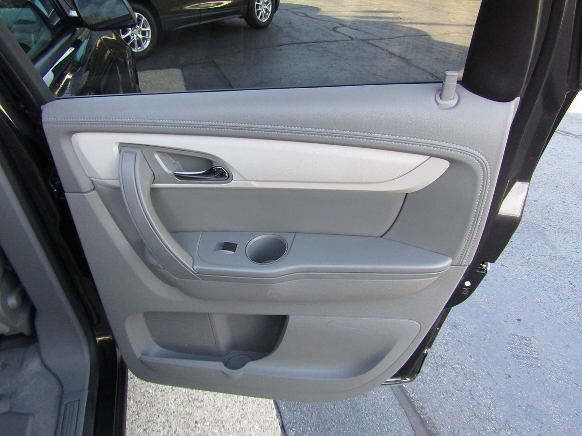 2017 Chevrolet Traverse LS photo 27