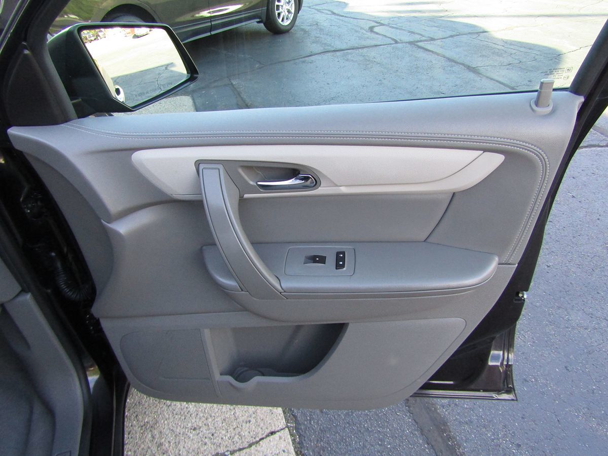 2017 Chevrolet Traverse LS photo 28
