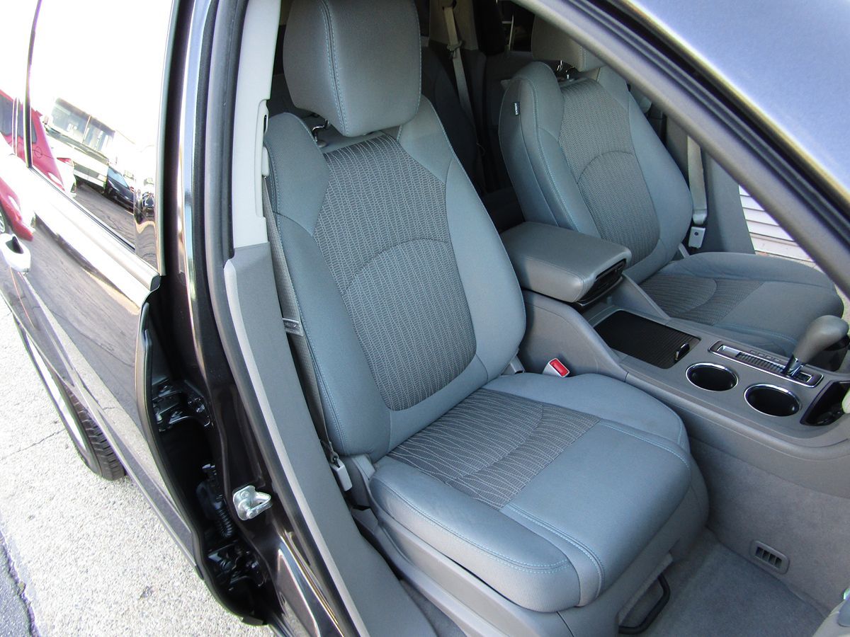 2017 Chevrolet Traverse LS photo 30