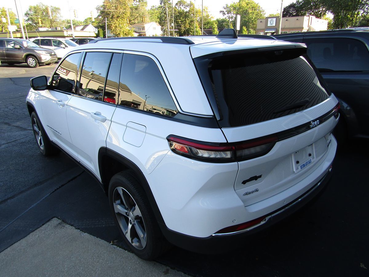 2023 Jeep Grand Cherokee Limited photo 3
