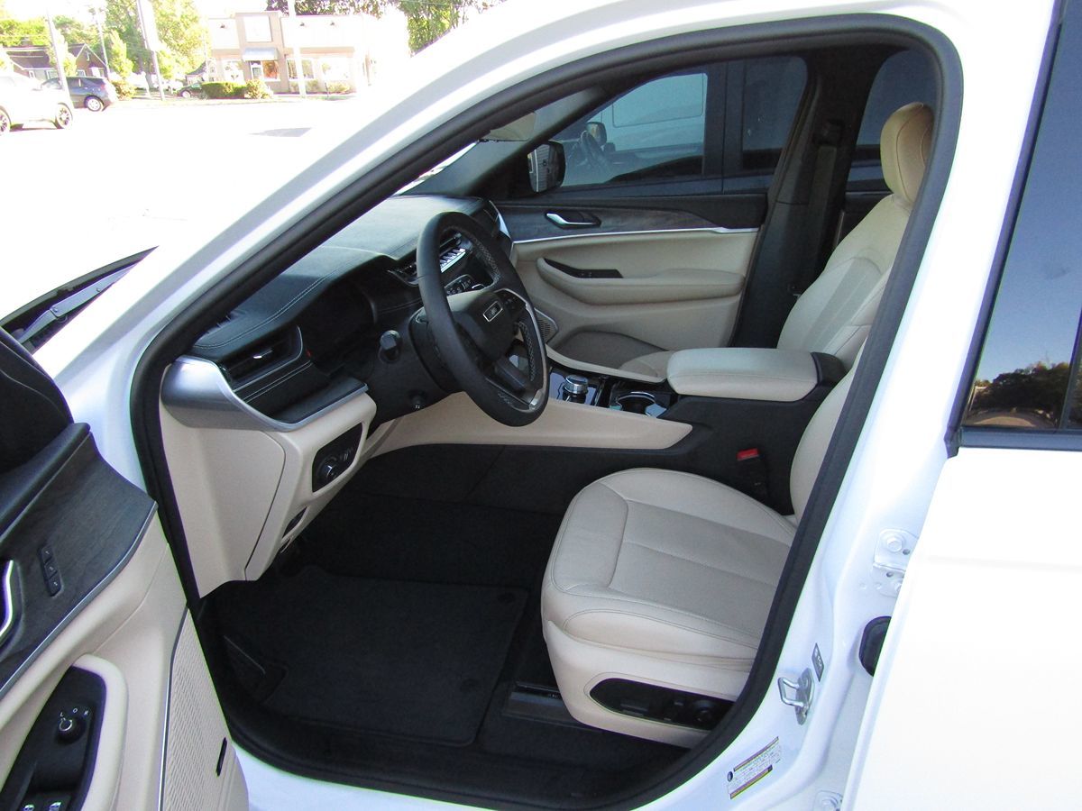2023 Jeep Grand Cherokee Limited photo 4