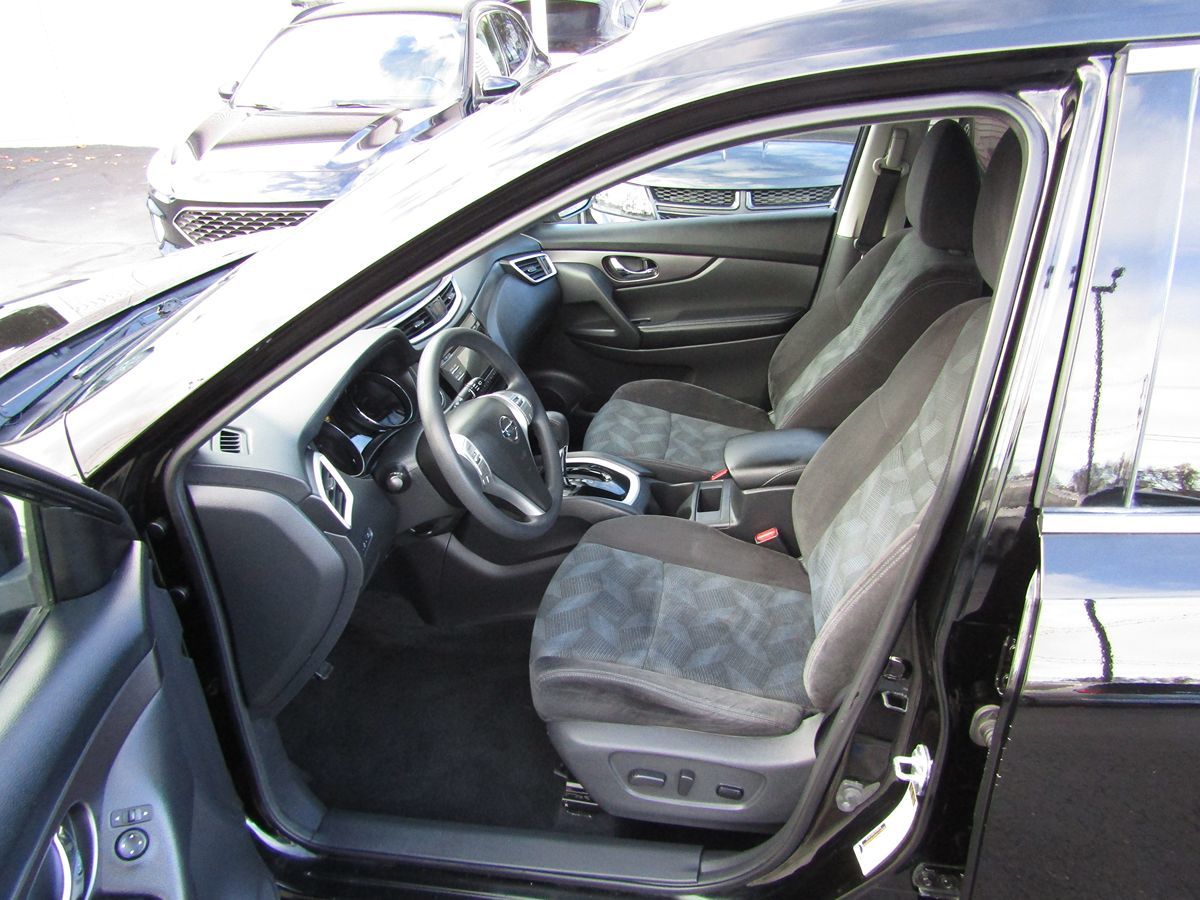 2015 Nissan Rogue SV photo 4