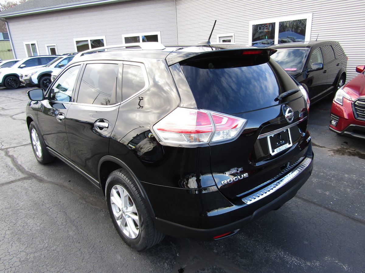 2015 Nissan Rogue SV photo 3