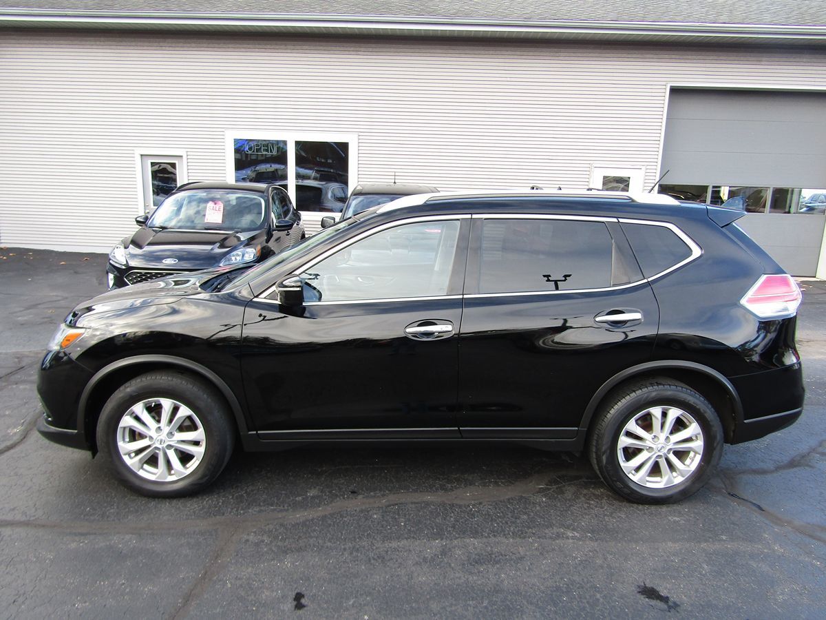 2015 Nissan Rogue SV photo 2