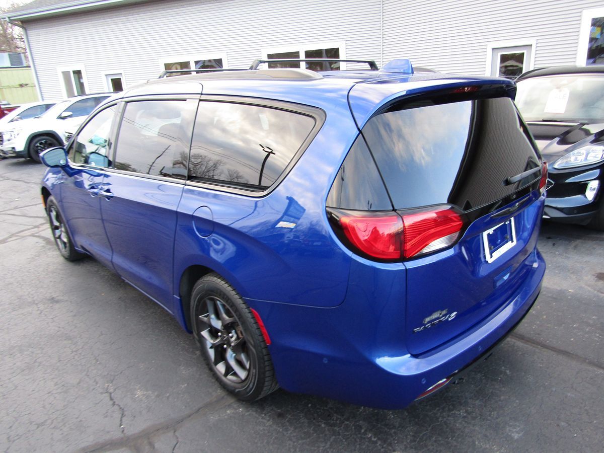 2019 Chrysler Pacifica Touring L photo 3