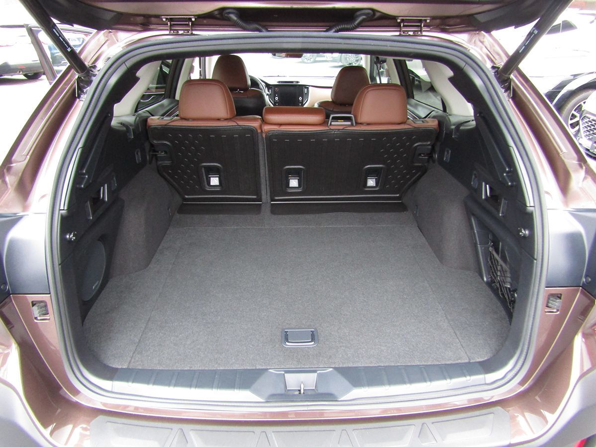 2020 Subaru Outback Touring XT photo 3