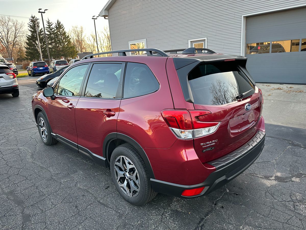 2024 Subaru Forester Premium photo 3