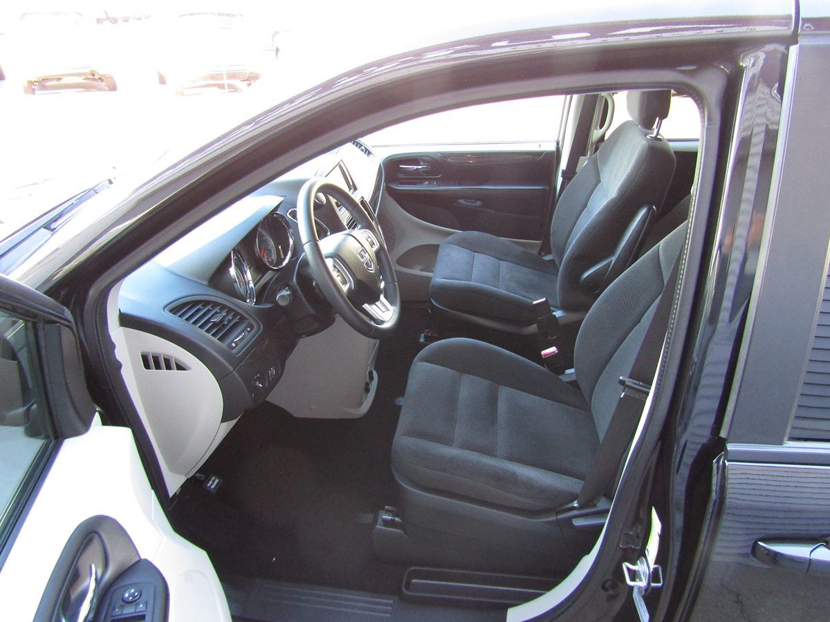 2017 Dodge Grand Caravan SE photo 4