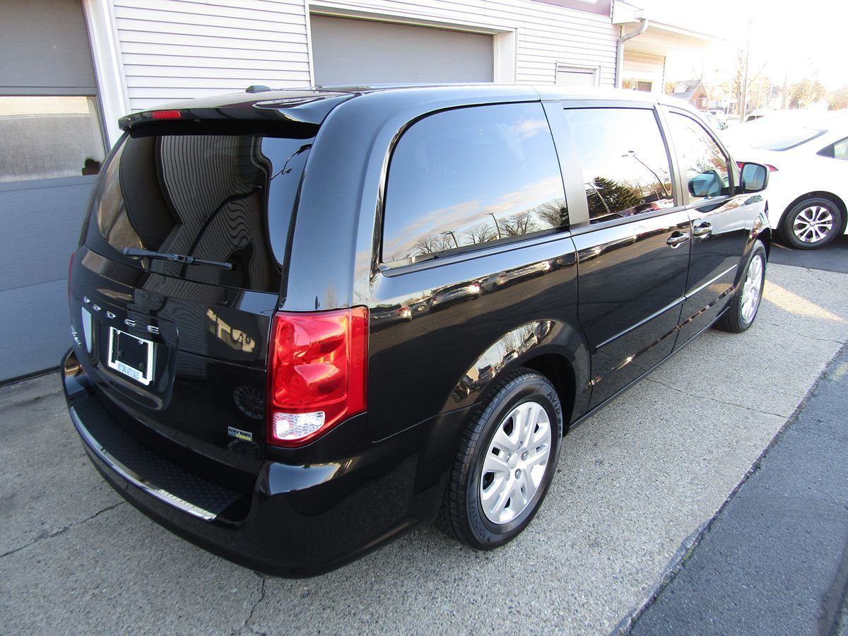 2017 Dodge Grand Caravan SE photo 3