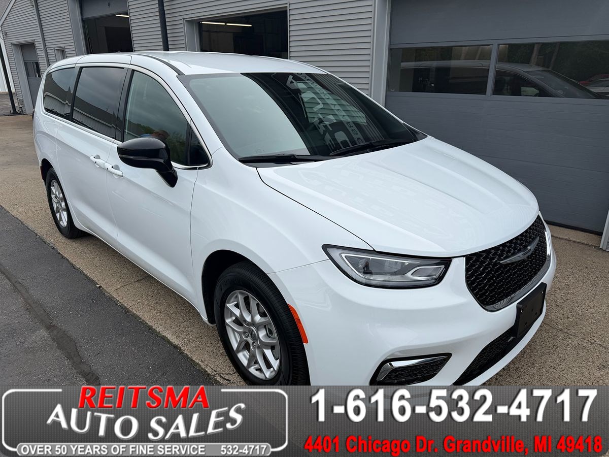 2025 Chrysler Pacifica's photo