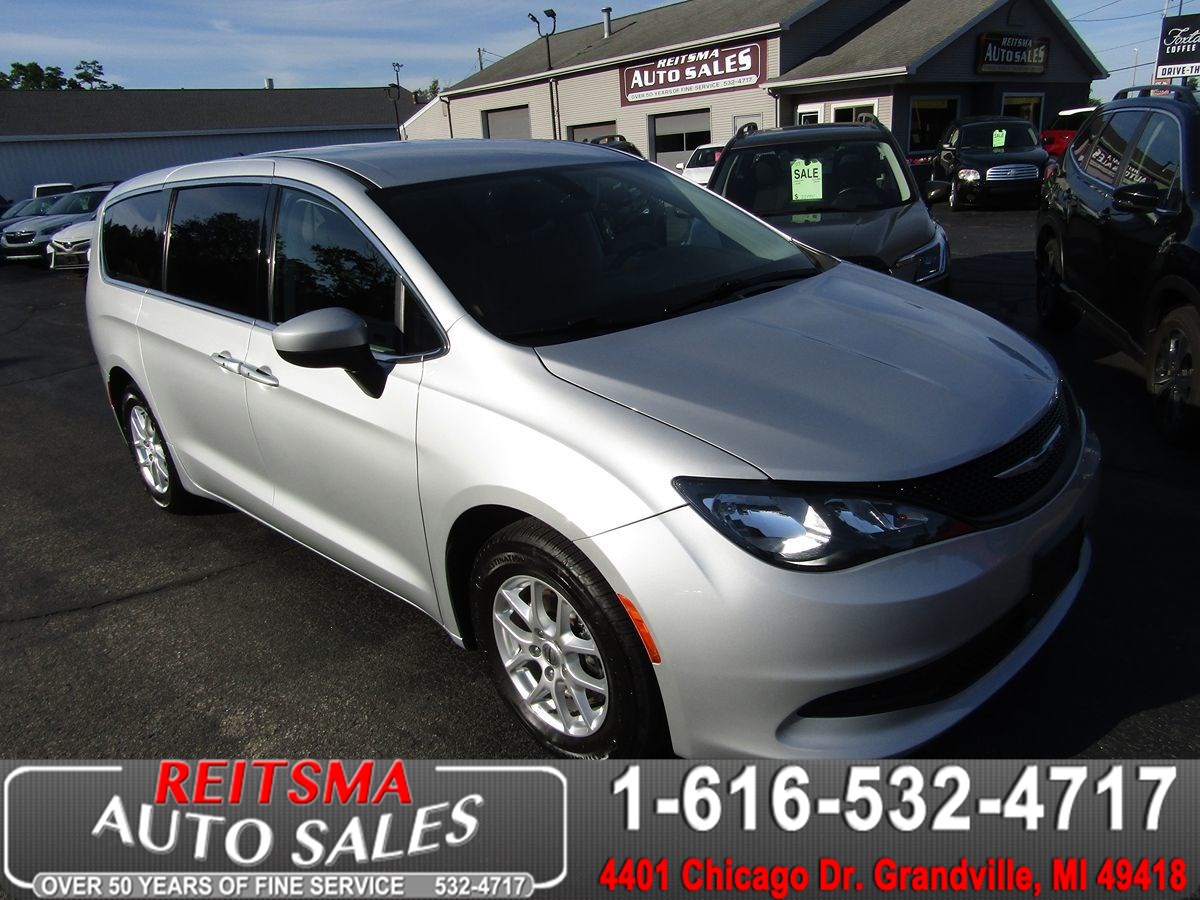 2022 Chrysler Voyager LX