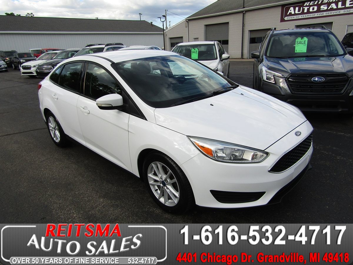 2017 Ford Focus SE FWD photo