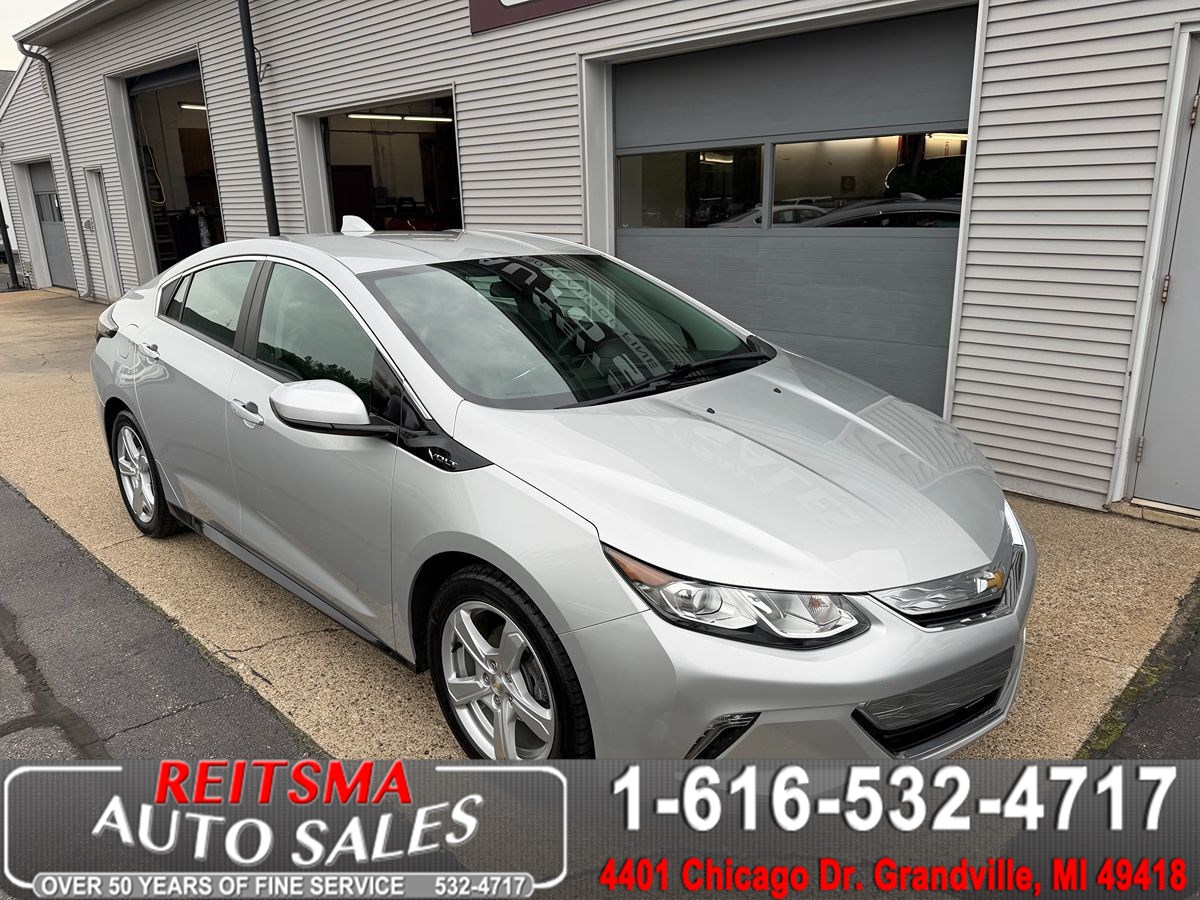 2017 Chevrolet Volt LT's photo