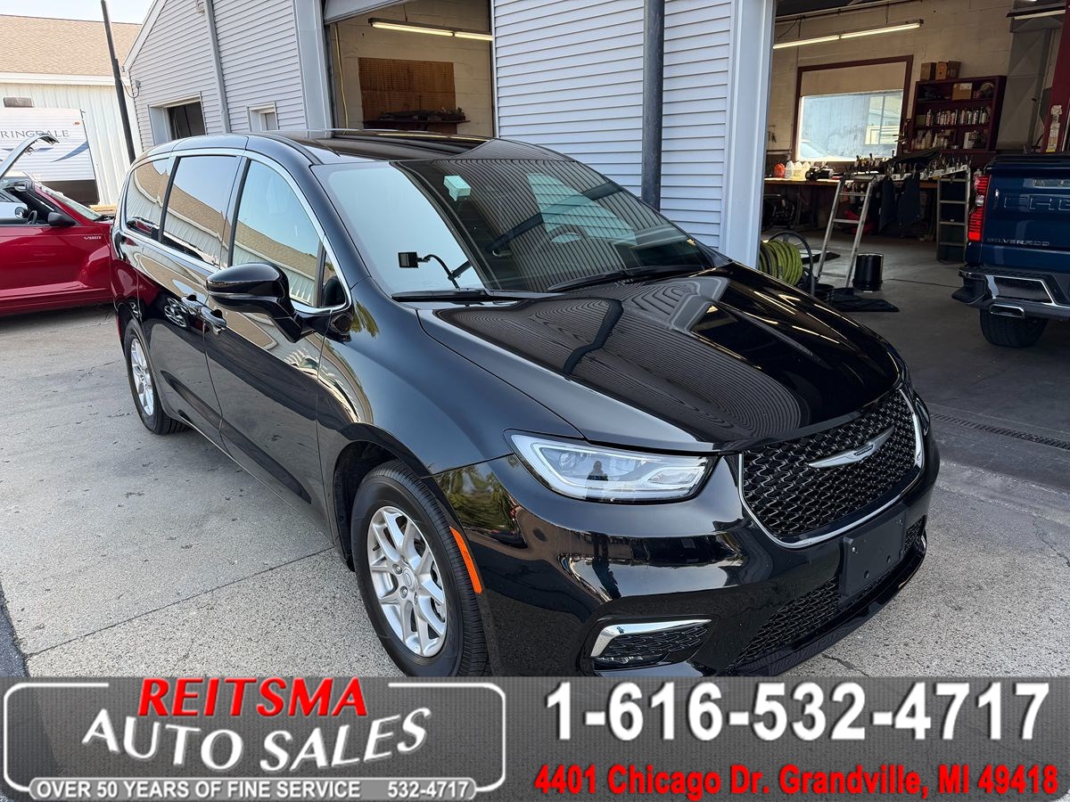 2026 Chrysler Pacifica Select