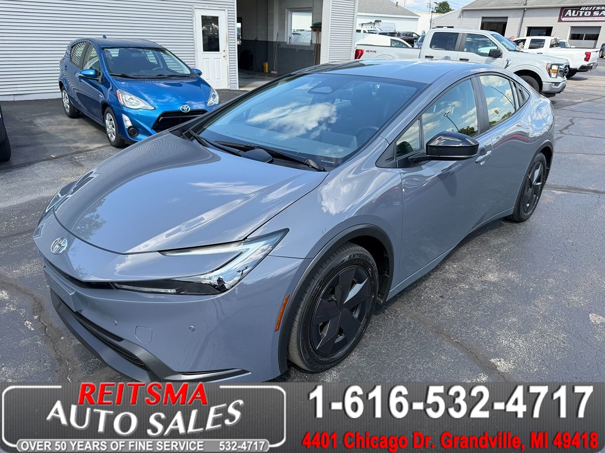 2025 Toyota Prius LE