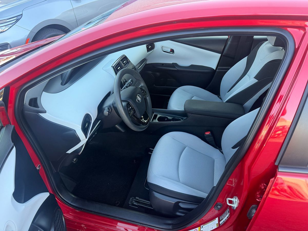 Toyota Prius photo 4