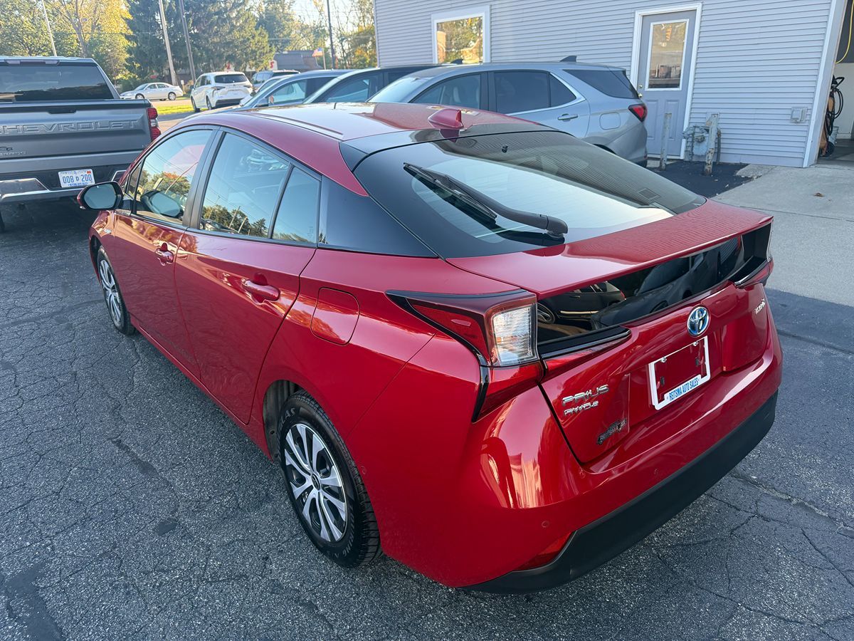 Toyota Prius photo 3