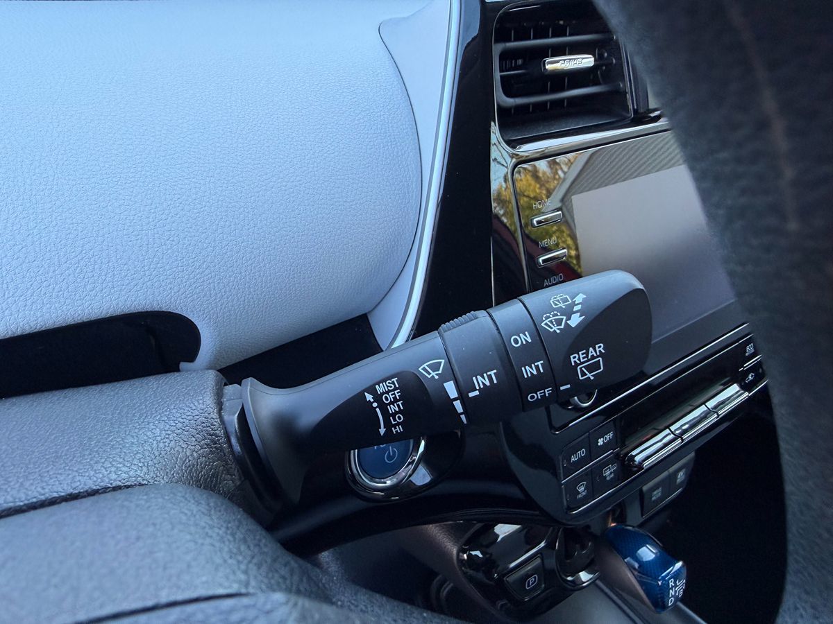 Toyota Prius photo 10