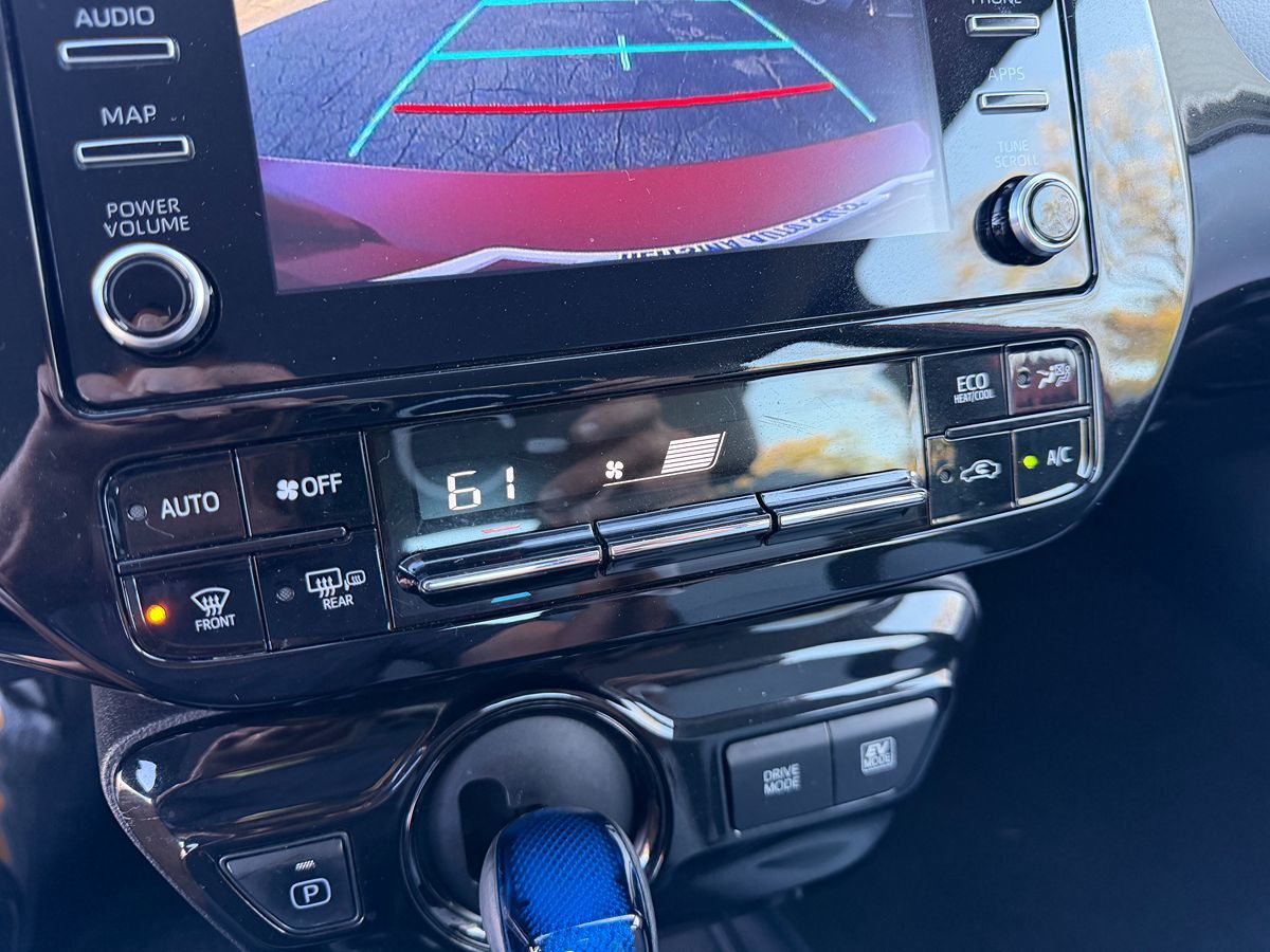 Toyota Prius photo 17