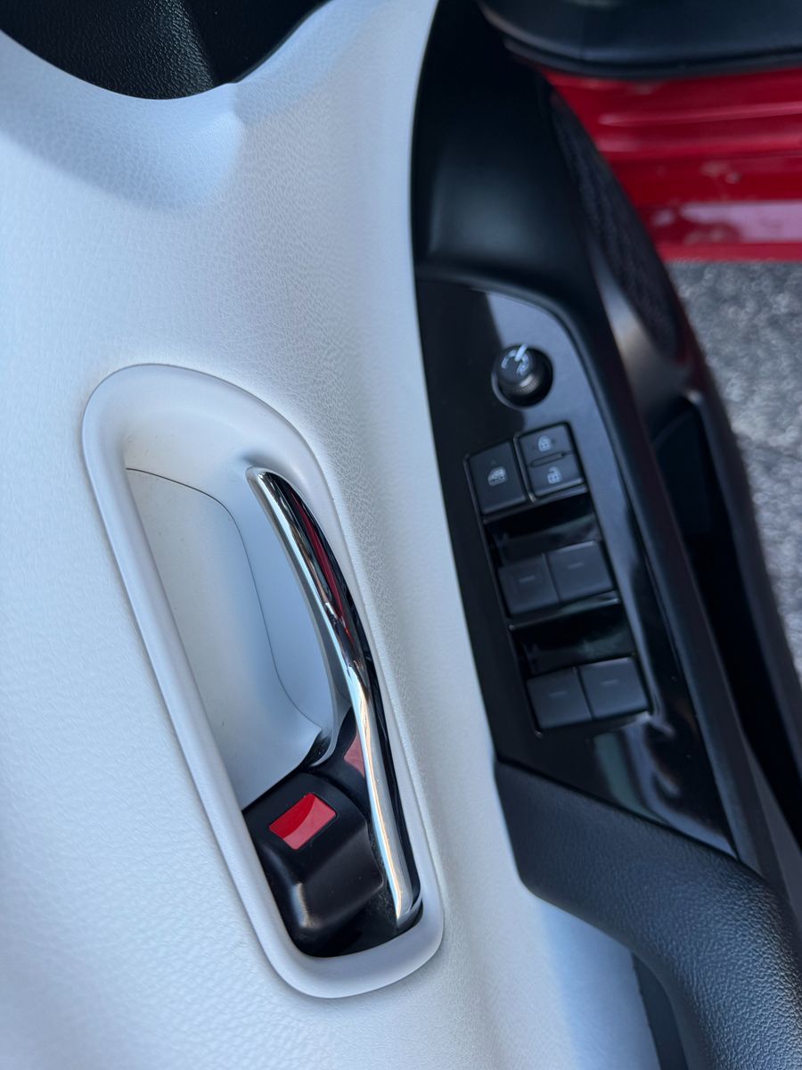 Toyota Prius photo 25
