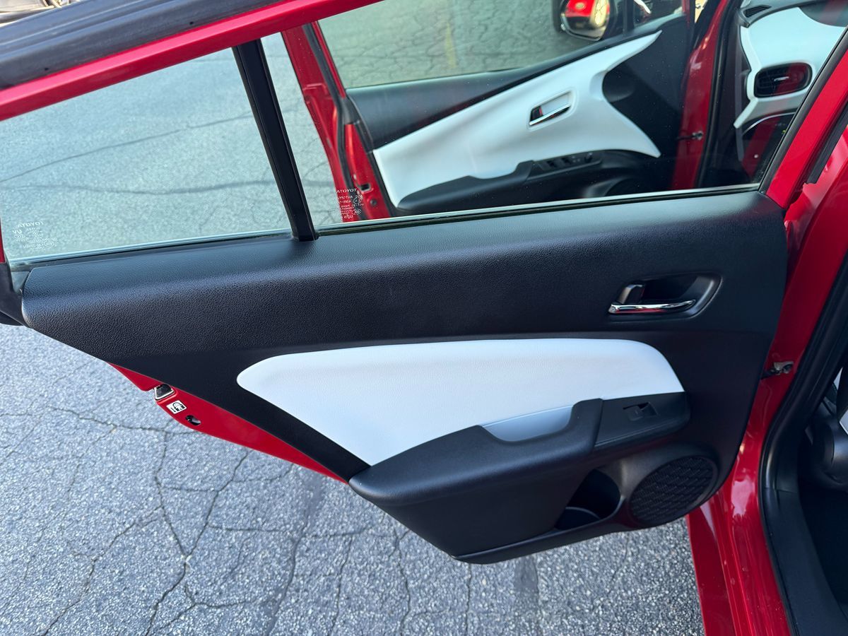 Toyota Prius photo 27