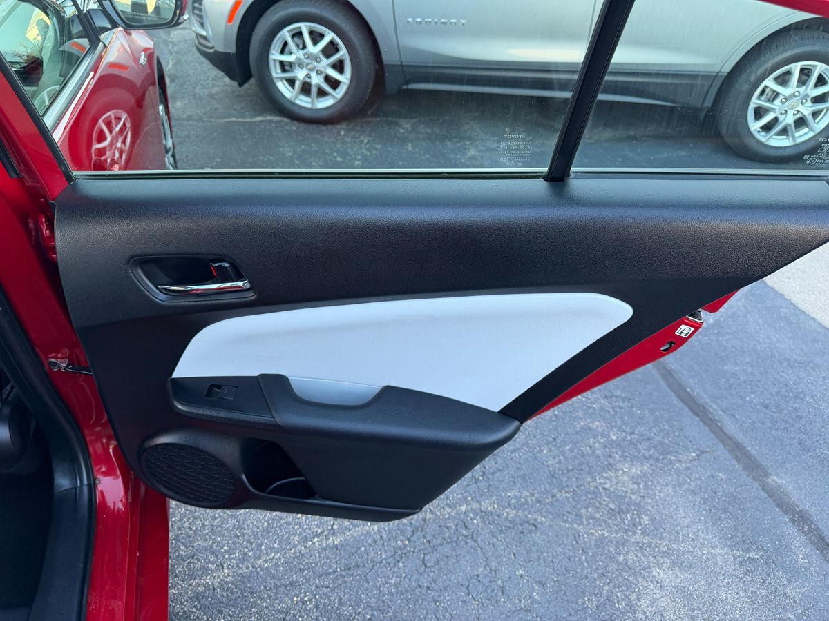 Toyota Prius photo 29